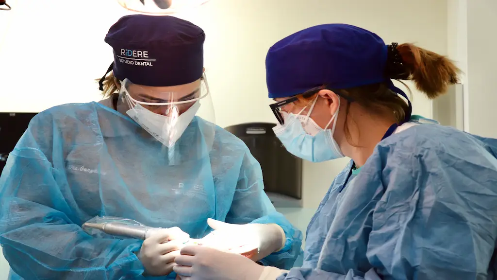 Conoce la duración de las carillas dentales.
