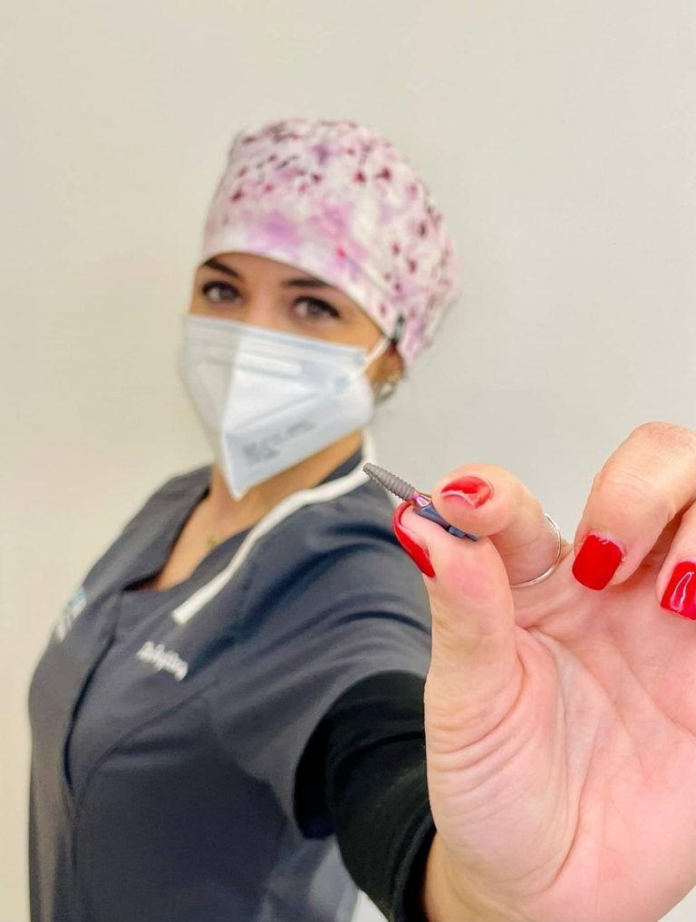 Dr. Mayka González dental implants