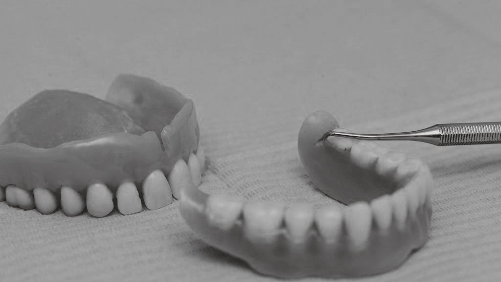 Prótesis Dental Fija: Tipos y en qué consiste